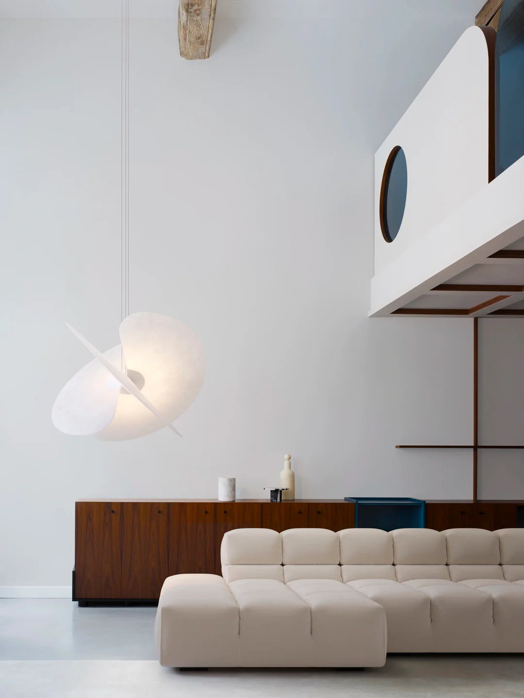 Levante Suspension Small 64