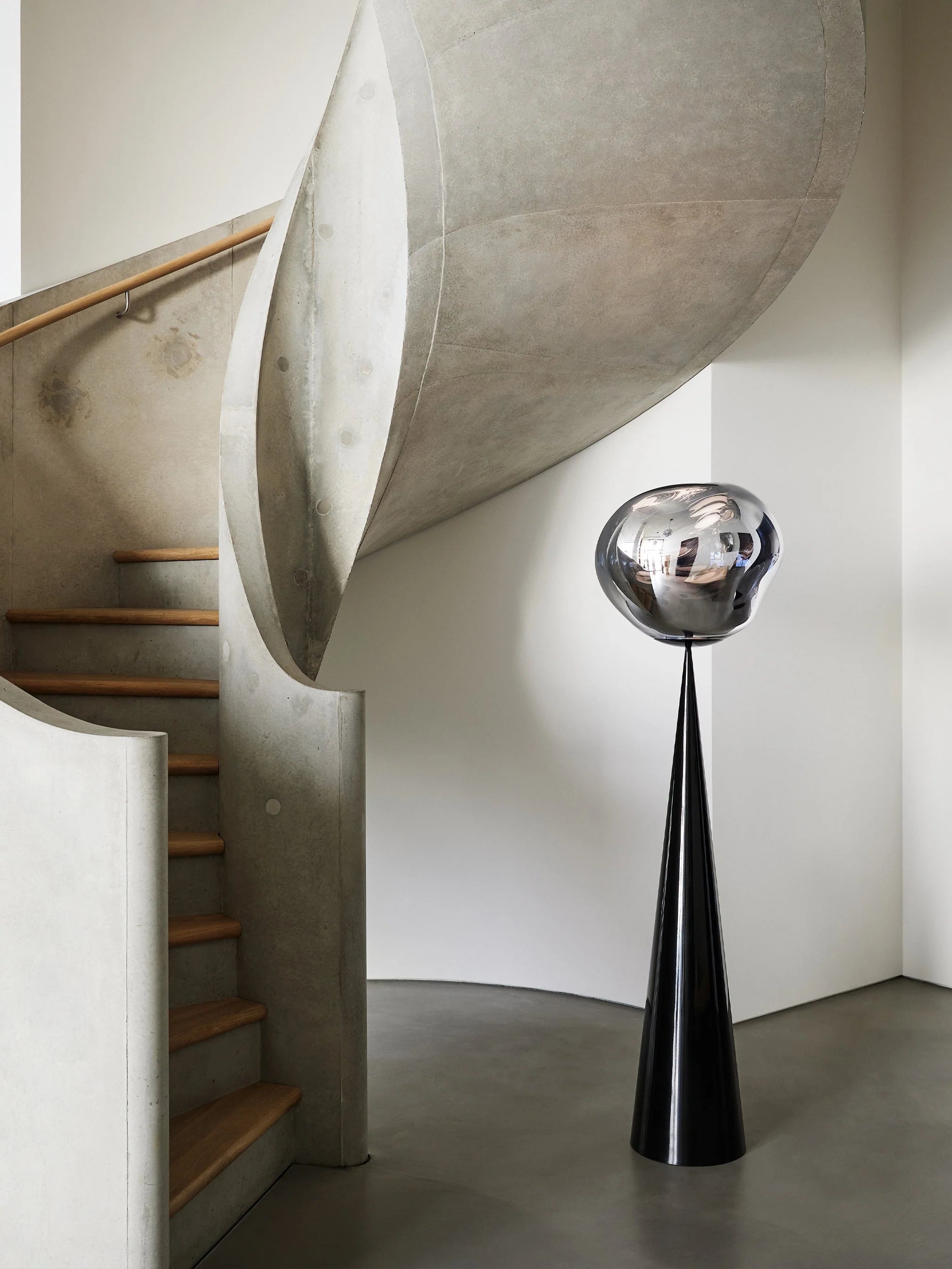 Melt Cone Floor Light Smoke
