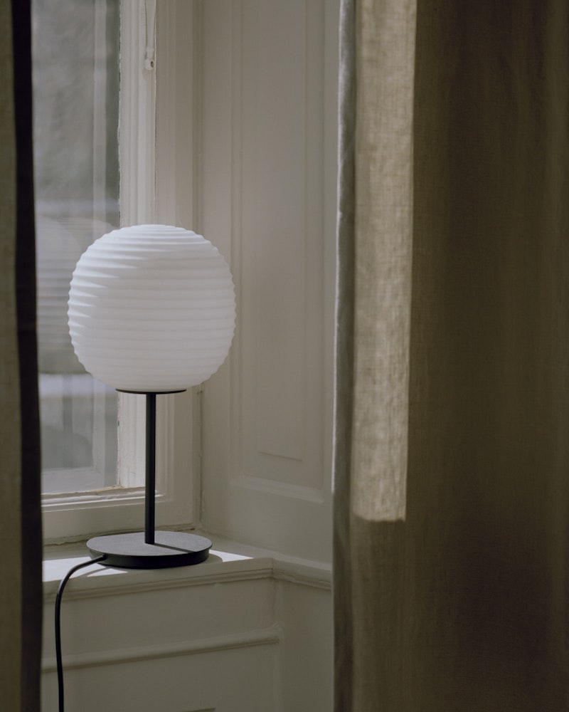 Lantern Table White Medium