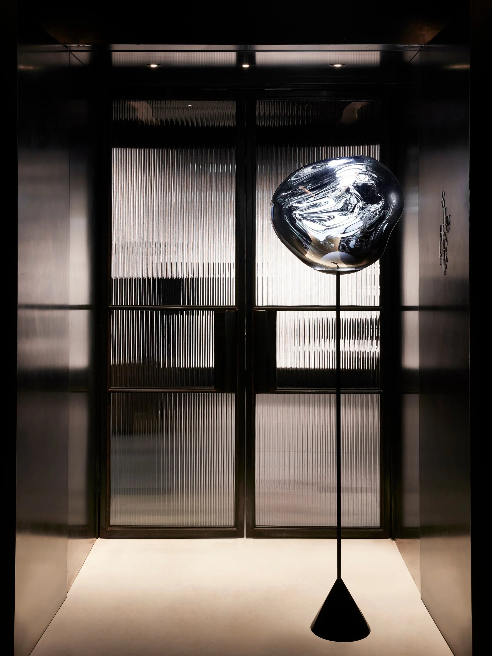 Melt Slim Cone Floor Light Smoke