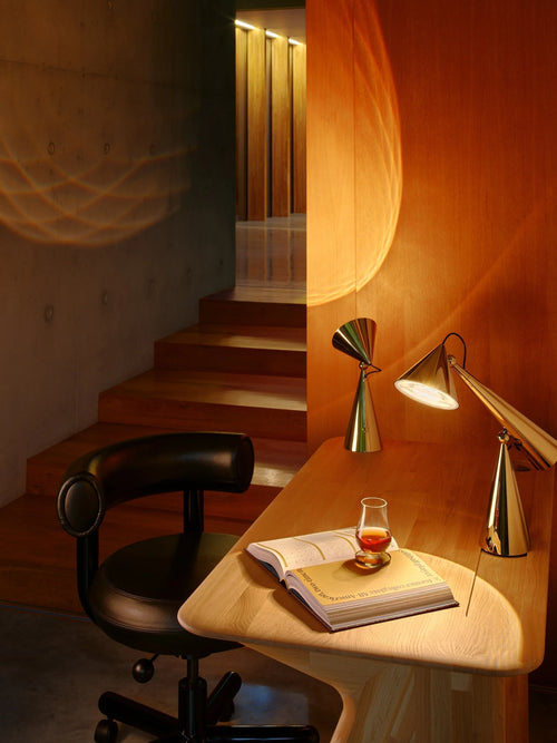 Pose Task Light Gold