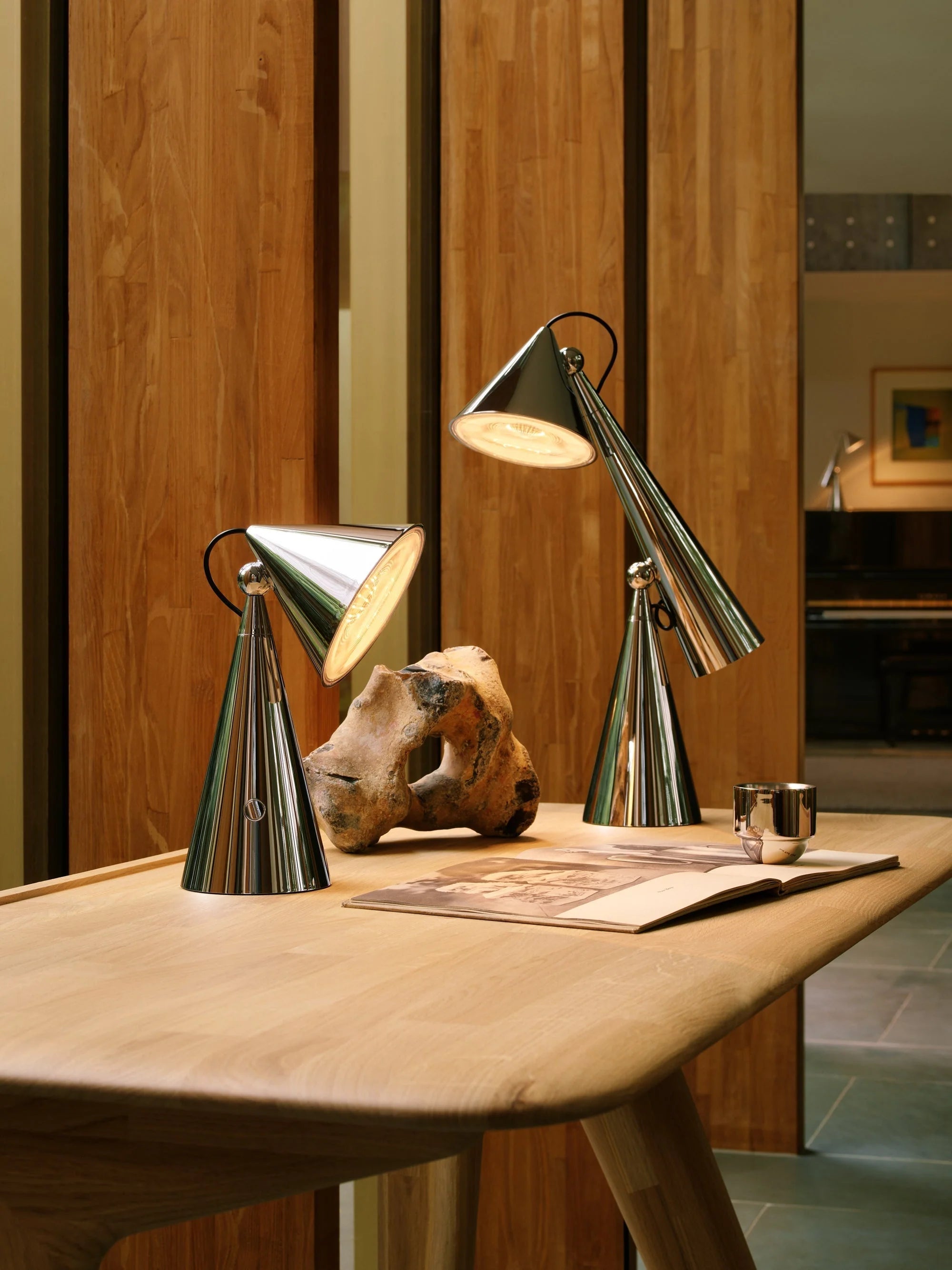 Pose Task Light Silver