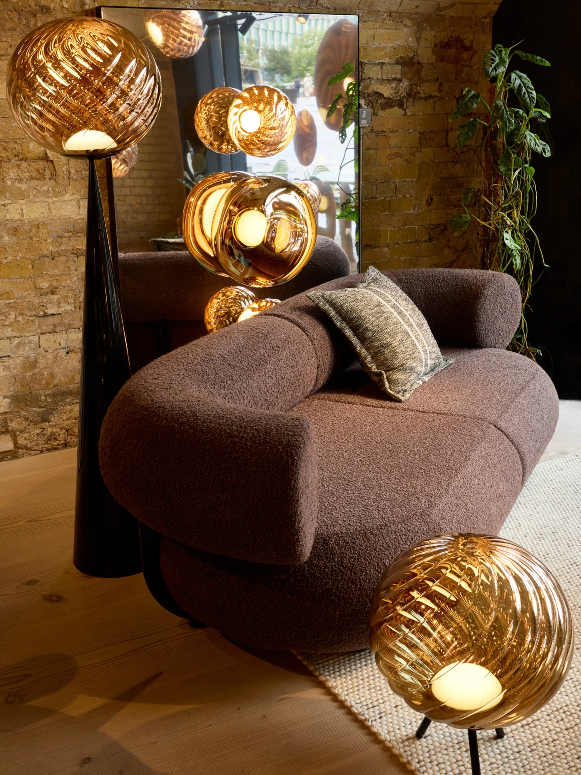 Whirl Surface Light Gold
